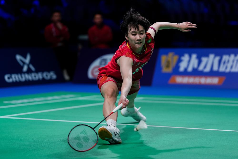 篮球新星李凯尔引领赛场风潮展现全能实力与魅力